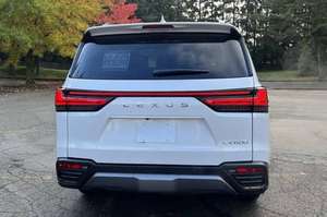 Lexus LX 600 d'occasion 2024, boîte automatique, caméra de recul, moteur intelligent, 8L, porte-bagages de toit en alliage d'aluminium - Product Image 5