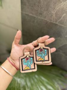 Nouvel arrivage de porte-clés en cuir sculpté à la main porte-clés en cuir de forme exotique mignon porte-clés élégant porte-clés en Offre Spéciale - Product Image 4