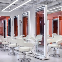 Vitrines d'exposition, Meubles de salon, Présentoirs LED, Mobilier d'extérieur, Présentoirs à parfums, Vitrines personnalisées pour maquillage et produits d'onglerie