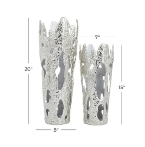 Elegante maceta de aluminio que realza los espacios habitables modernos con refinada artesanía y equilibrio metálicos. - Product Image 2