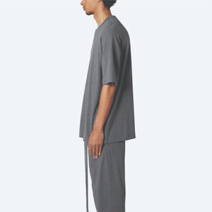 T-shirt surdimensionné de luxe 100% coton pour hommes, col montant personnalisé, tissu tricoté en bambou de haute qualité, longue longueur avec qualité OEM - Product Image 2