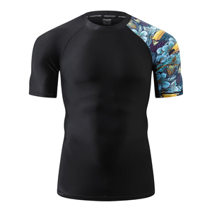 เสื้อแรชการ์ดแขนสั้นสำหรับผู้ชาย ป้องกันแสงแดดสำหรับเล่นเซิร์ฟ ออกแบบโลโก้แบรนด์ของคุณเอง แห้งเร็ว ประสิทธิภาพสูง - Product Image 4