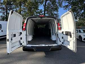 CHEVROLET EXPRESS CARGO 2500 USADO 2023, Volante a la Izquierda/Derecha, Tracción Trasera Extendida - Product Image 3