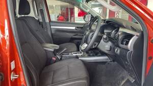 Toyota Hilux usado, combustible diésel, transmisión automática Euro 5, estándar de emisión, estado justo - Product Image 3