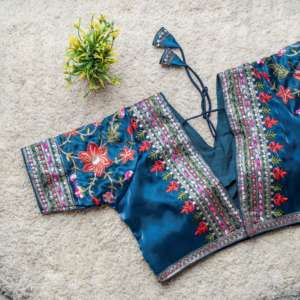 Col en V readymade cousu travail manuel ethnique travail de broderie lourde retouche avec séquence sur toutes les manches du chemisier vêtements de fête de mariée - Product Image 4