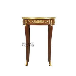 Table basse rectangulaire de luxe avec plateau en marbre blanc et cadre ajouré sculpté à la main en or pour salons classiques - Product Image 2