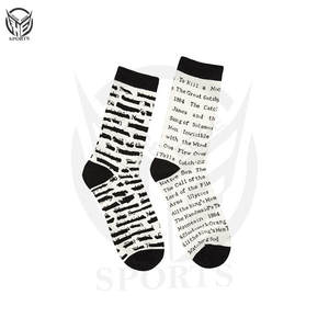 Chaussettes solides à logo personnalisé de haute qualité à quantité minimale de commande bas Chaussettes d'équipage colorées personnalisées pour hommes 100% coton - Product Image 3