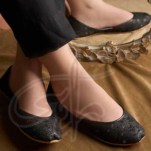 Vente directe d'usine, chaussures Khussa durables pour femmes, dessus en similicuir antidérapant, semelle antidérapante, prix bas, fabriqué au Pakistan - Product Image 5