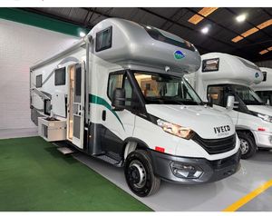 Camping-car Euro 6 en aluminium et acier 2026, véhicule de voyage, caravane mobile, cuisine, lit, espace de couchage pour 4 à 6 personnes, famille. - Product Image 2