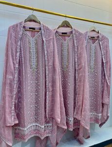 Nouveau Farshi Shalwar avec des trucs en coton brodés Kameez Salwar & Emb Lawn Dupatta - Product Image 6