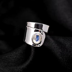 แหวนฝามูนสโตนสีรุ้ง925พลอยทรงวงรีขัดเงาทำมือสำหรับผู้ชายผู้หญิงของขวัญสำหรับงานแต่งงาน - Product Image 5