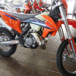 AUTÉNTICA NUEVA Motocicleta Todoterreno KTM 2022 150 XC-W TPI - Product Image 1