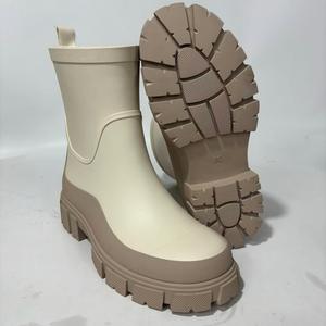 Nuevas <span class=keywords><strong>botas</strong></span> <span class=keywords><strong>de</strong></span> goma impermeables <span class=keywords><strong>originales</strong></span> para <span class=keywords><strong>mujer</strong></span> para las estaciones <span class=keywords><strong>de</strong></span> verano y otoño <span class=keywords><strong>Botas</strong></span> <span class=keywords><strong>de</strong></span> lluvia Wellington para <span class=keywords><strong>mujer</strong></span> - Product Image 1