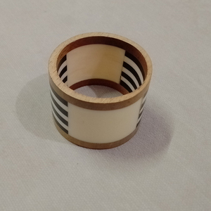 Ensemble de ronds à serviette en résine multicolore de la meilleure conception Vaisselle multiforme pour la maison et le restaurant Cuisine Nouveau style de vaisselle - Product Image 3