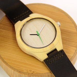 Unisex <span class=keywords><strong>legno</strong></span> di bambù orologio da polso fatto a mano vera pelle di mucca cinturino <span class=keywords><strong>in</strong></span> <span class=keywords><strong>legno</strong></span> orologio regalo di anniversario per lui e lei - Product Image 4