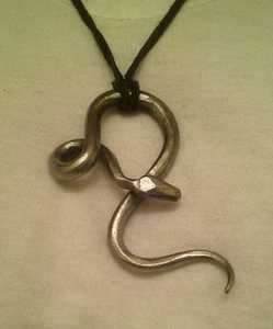 2024 pendentif en métal de forme géométrique nordique Viking Rune pendentif de haute qualité multi-style en acier inoxydable collier de cordon en cuir - Product Image 2