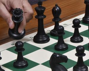 Jeu d'échecs en plastique de la série Classic Player, pièces d'échecs de 3,8 pouces, prix abordable - Product Image 4