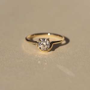 Bague de fiançailles en or 18 carats avec diamant Moissanite de taille ronde élégante Bijoux de mariée élégants pour femmes Vente en gros Fournisseur direct en ligne - Product Image 2