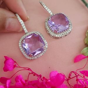 Impresionantes Pendientes con Acabado Plateado de la Mejor Calidad con Piedras de Circonita Cúbica para Mujeres y Niñas, Colección para Bodas y Fiestas - Product Image 1