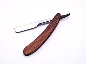Navaja de Afeitar Recta de Acero Inoxidable Personalizable, Uso Profesional y Personal, con Mango de Madera Natural para Barberos - Product Image 5