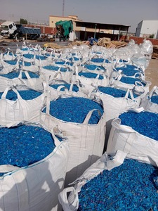 Flocons de PEHD recyclé bleus, granulés plastiques post-industriels pour le remplissage de films soufflés - Product Image 5