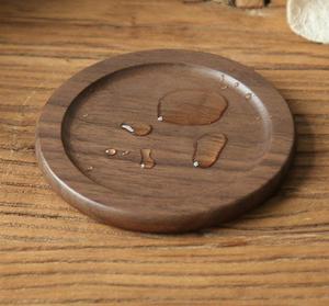 Posavasos de madera redondo resistente al calor de primera calidad hecho a mano posavasos de resina epoxi para café té bebida para usos domésticos y de oficina - Product Image 2