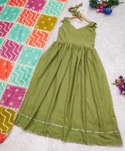 ชุดเดรสอนาร์กาลีสีเขียวมะกอกสำหรับผู้หญิง พร้อมผ้าคลุมไหล่ปักลายหลากสี ชุดพื้นเมืองแบบดั้งเดิมสำหรับงานแต่งงานและงานเฉลิมฉลองแบบอินเดีย - Product Image 5