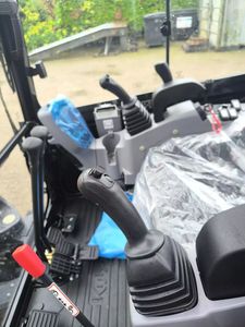 Miniexcavadora Kubota KX027-4, Excavadora Compacta con Orugas y Cucharón para Agricultura, Construcción y Jardinería - Product Image 5