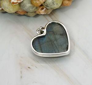 Pendentif en pierre précieuse Labradorite en forme de coeur naturel en argent sterling rhodié et plaqué or Flashy et élégant! - Product Image 2