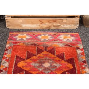 Alfombra Turca Vintage de 3x10 pies, Alfombra de Lana Geométrica Naranja y Rosa - Product Image 2