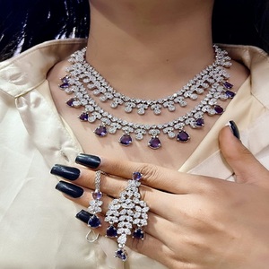 Ensemble de collier en laiton de haute qualité avec boucles d'oreilles et Maang Tikka en taille étoile diamant américain argent polonais ensemble de luxe pour une tenue de fête - Product Image 1