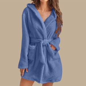 Venta al por mayor con batas de bolsillo para mujer suave polar con capucha franela cálido Mullido albornoz lindo sólido acogedor Spa pijamas ropa de dormir - Product Image 6