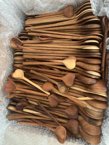 Cuchara de madera personalizada disponible para pedidos a granel con textura natural y material no tóxico - Product Image 5