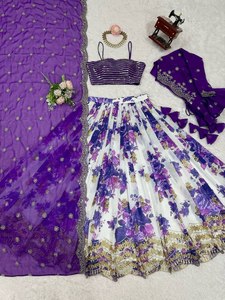 Lehenga Koti en faux georgette lourd avec impression numérique, travail de fil avec sequins, avec choli et dupatta en fil avec travail de sequins - Product Image 5