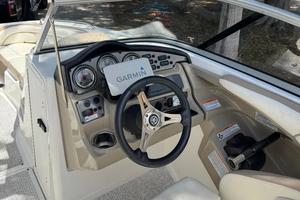 Bateau Yamaha 2013 242 Limited S 7m 1.8L JetBoats Bateau de travail Remorqueur Bateau de pêche Sport Loisirs Famille Aventure Durable Remorque marine - Product Image 6