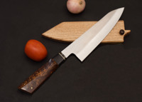 Handgemaakte koksmes van roestvrij staal met hars schede met magnetische binnenkant en ambidextere hars handvat voor Santoku mes