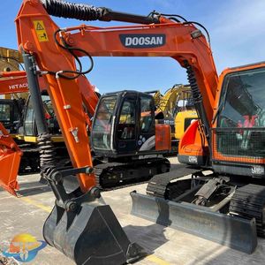 Miniexcavadora Doosan DX75-9C de Segunda Mano en Buen Estado de Funcionamiento, Precio Económico, Incluye Motor, Caja de Cambios y Bomba de Engranajes - Product Image 1