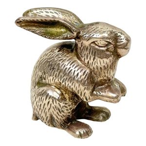 Escultura de aluminio única con textura pulida, ideal para decoración artística del hogar y estilo interior moderno - Product Image 5