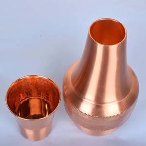 Botella de agua de cobre puro hecha a mano para un estilo de vida saludable, digestión equilibrada y práctica de bienestar Ayurvédico - Product Image 4