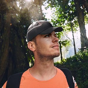 Gorra de béisbol deportiva con bordado 3D personalizado, gorra de 6 paneles con borde curvo de Color sólido de alta calidad - Product Image 3