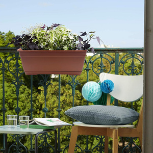 Fioriera rettangolare per balcone con supporto in ferro e piattino vaso in resina color mattone per decorazioni da giardino e da esterno - Product Image 3