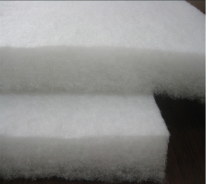 Guata de PET con unión térmica hecha en Vietnam, impermeable y transpirable, estilo liso, rollos de fibras de poliéster, relleno de Dacron - Product Image 3