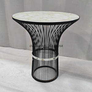 Table basse élégante pour chambre à coucher, cadre en fil métallique noir simple avec un plateau lisse pour les maisons et appartements modernes - Product Image 4