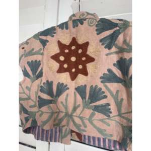 Summer Beach <b>Capped</b> <b>Sleeve</b> <b>Top</b> with Embroidery Decoration for Outer Wear - Product Image 2