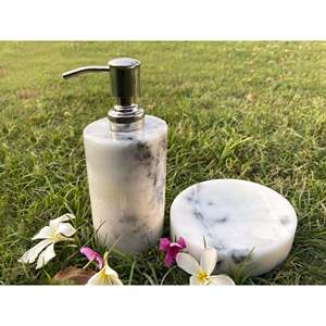 Juego de herrajes para baño de cuatro piezas de mármol blanco brillante, Material de resina con logotipo personalizable para regalo de baño, diseño infantil en caja - Product Image 4