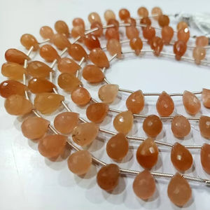 Perles Briolette en forme de larme de pierre de lune pêche naturelle 8x12mm vendues par brin Perles de grande qualité - Product Image 1