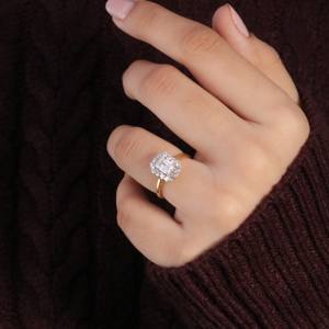 1,28 Ct Esmeralda Corte Incoloro Moissanite Anillo de compromiso Propuesta Regalo de aniversario Anillos de diamantes cónicos laterales - Product Image 2