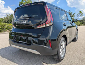 SUV Soul-S 2017 d'occasion en bon état, transmission automatique, sièges en cuir, toit ouvrant panoramique, disponible à l'exportation - Product Image 5