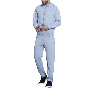 Chándal moderno atlético para hombre, construido con puños de textura transpirable y cintura flexible, ideal para deportes y ropa informal - Product Image 2
