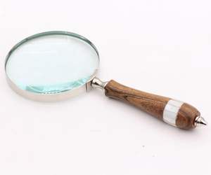 Lupa Moderna con Mango de Madera y Acabado Antiguo - Regalo para Hombre, Accesorio de Escritorio para Proteger la Vista - Product Image 3